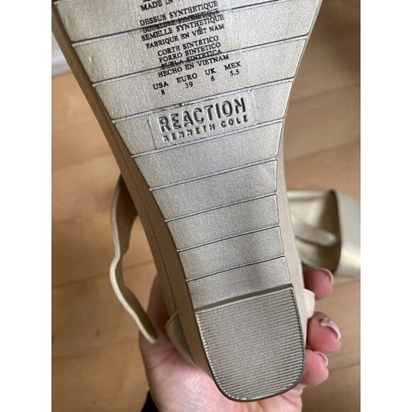 REACTION Kenneth Cole "Great Viber" Gold Women NEW sandal low wedge - Picture 3 of 7